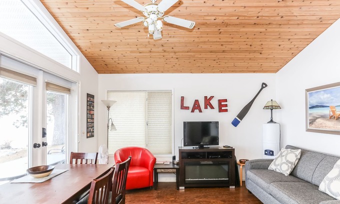 Central Okanagan Cabin | Beautiful 2 Bedroom Cabin - Seclusion Bay (Cabin #5)