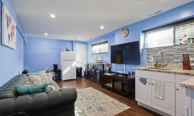 Alexandria West House | Beautiful 2 bedroom 1 bath Unit