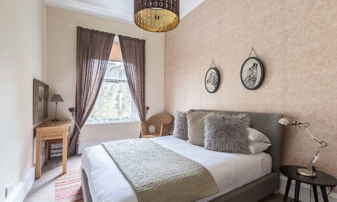 Glasgow Westend Apartment | Beautiful 2 Bedroom Apartment Glasgow West End Sleeps 4/5