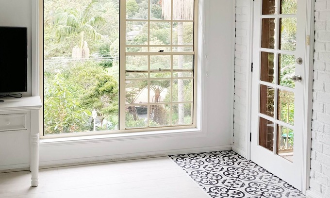 Helensburgh House | Beautiful 2 bedroom duplex with private patio