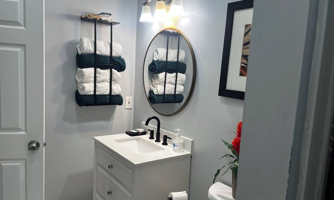 Wadley Condo | Beautiful 2-bedroom Suite with luxury bedding, modern and chic in Wadley, GA