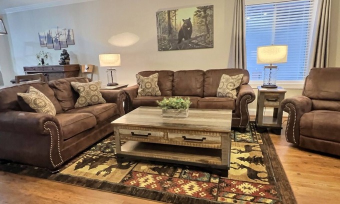 Gatlinburg Condo | Beautiful 2 bedroom/2 bath condo in downtown Gatlinburg and the Smoky Mountains