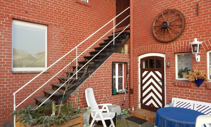 Spandau Apartment | Beautiful 2 room carriage house for two persons (+ two in the living room)