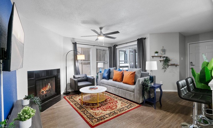 University Hills and Windsor Park Apartment | Beautiful 2BD/1BA in University Hills 3307