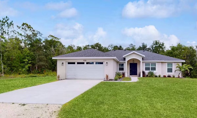 Brooksville House | Beautiful 3-bdrm in WEEKI WACHEE! Close to beaches, hospitals, golf & SPLASH PAD