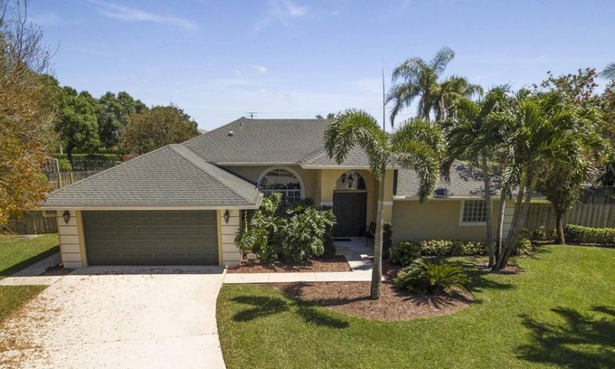Equestrian Walk Apartment | Beautiful 3 Br. Single family (101172) by Houzlet