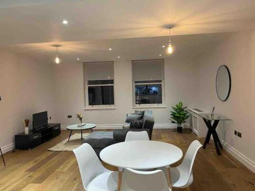 Royal Borough of Kensington and Chelsea Apartment | Beautiful 3bed3bath Kensington