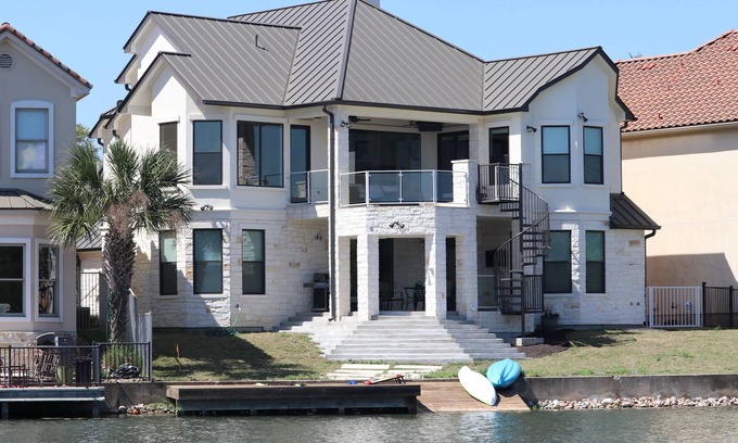 Horseshoe Bay West House | Beautiful 4 bed room 3 1/2 Bath room , Waterfront home in the heart of Horseshoe Bay.