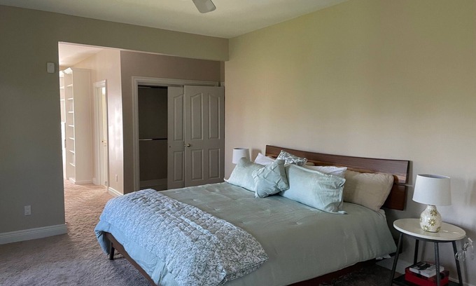 Georgetown House | Beautiful 4+-bedroom house near KHP, with show barn stables and indoor arena.