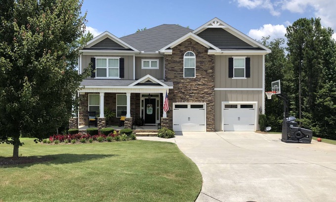 Evans House | Beautiful 4 Bedroom 4 bath Augusta Rental with pool. Amazing back porch views