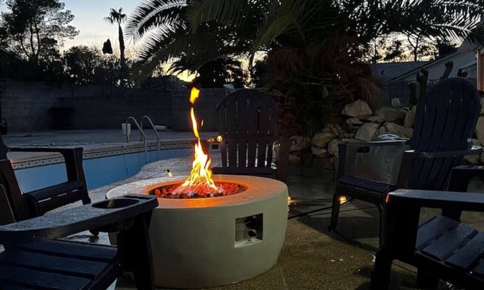 Las Vegas House | Beautiful 4 Bedroom 8 min to strip! GAMES & POOL!