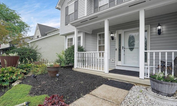 Gahanna House | Beautiful 4 Bedroom House near Columbus Airport