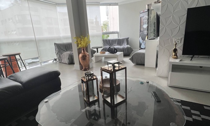 Jardim Sao Miguel Apartment | Beautiful 4-suite Enseada apartment with gourmet balcony