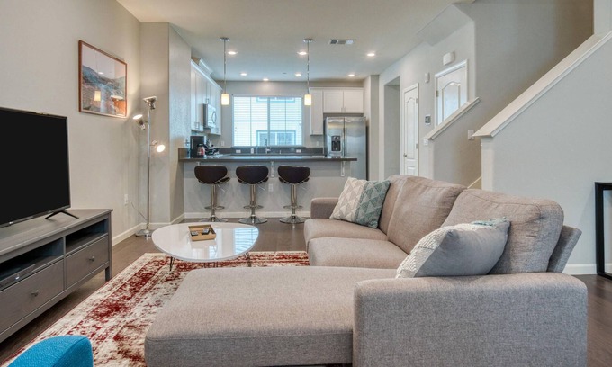 Communications Hill Apartment | Beautiful 4BR Condominium in San José