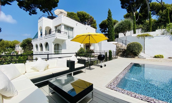 Cap-d'Antibes Villa | Beautiful 5 bedroom, 4 bathroom villa on Cap D’Antibes with direct sea view