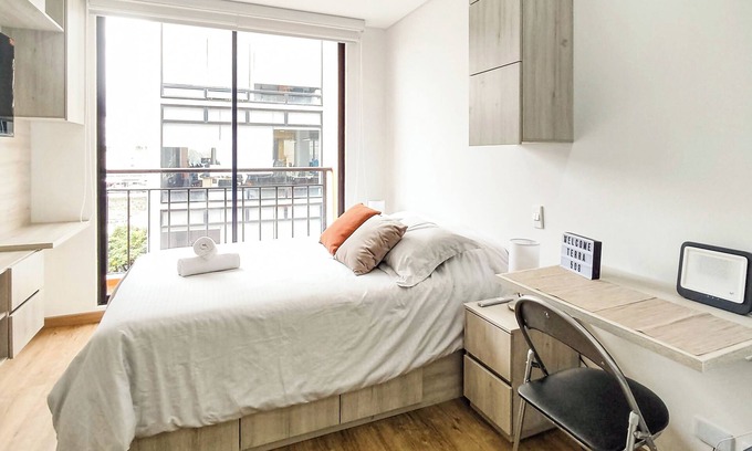 La Castellana Apartment | Beautiful 5 star Loft - near Iserra 100 Bogota