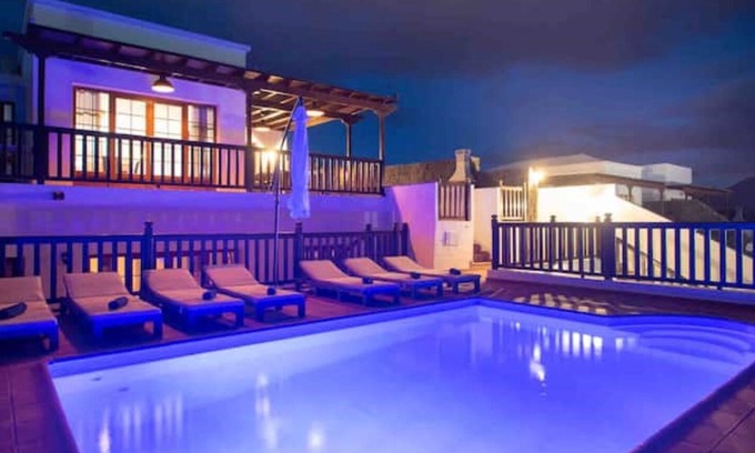 Playa Blanca Villa | Beautiful 6 bedroom Villa Vista Rey close to Beach & Playa Blanca -Amazing Views