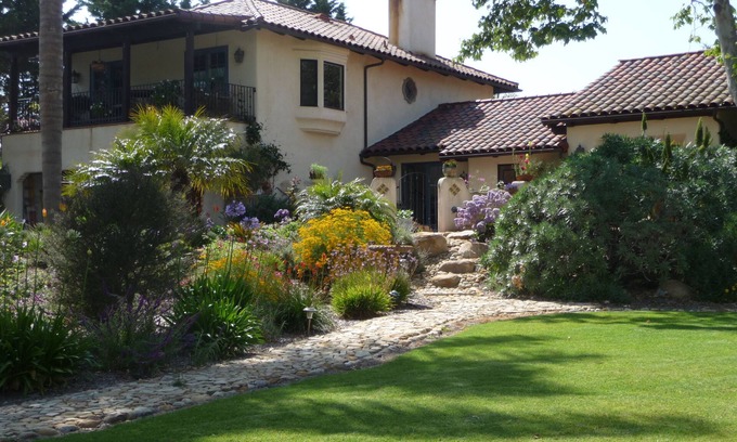 Campanil House | Beautiful 6 Bedroom Estate in Quiet Neighborhood