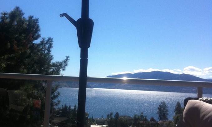 Central Okanagan House | Beautiful 750sqf private suite.Spectacular view, close to downtown!