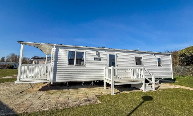 Hopton on Sea House | Beautiful 8 berth caravan with decking at Hopton Holiday Village ref 80016W