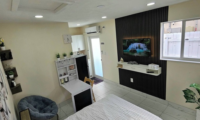 Pembroke Pines Apartment | Beautiful and cozy studio with independent entrance in Pembroke Pines