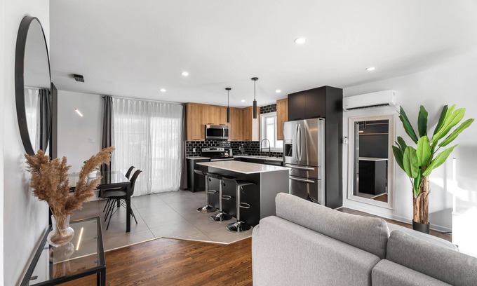 Lafleche House | Beautiful and renovated house near Montreal and next to everything you need