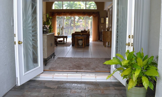 Cooper City House | Beautiful and spacious house located in a gated community with access to a park.