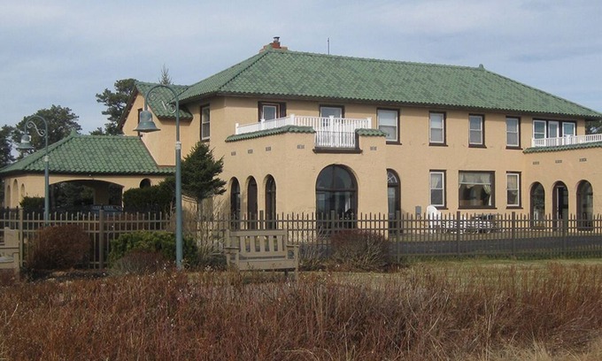 Old Orchard Beach Villa | Beautiful and Spacious Ocean Front Spanish Villa Mansion