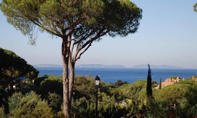 La Croix-Valmer Apartment | Beautiful apartment in Gigaro in a condominium with swimming pool and tennis courts