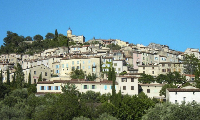 Tourrettes House | Beautiful apartment in villa for 6 guests with pool, WIFI, A/C, TV, patio and pets allowed