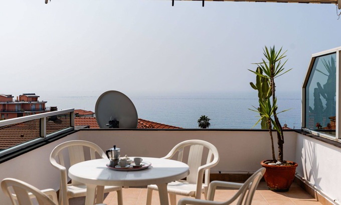 Riva Ligure Apartment | Beautiful apartment for 3 people with WIFI, TV and terrace
