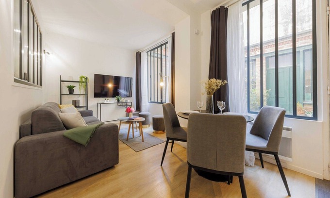 Saint-Vincent-de-Paul Apartment | Beautiful apartment at Gare de l'Est Republique