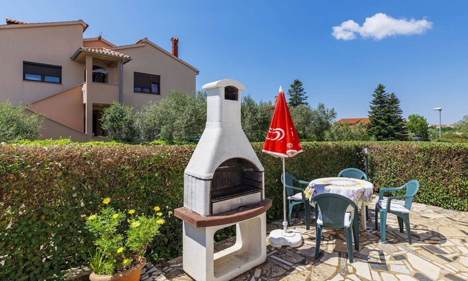 Valdebek Apartment | Beautiful apartment for 4 guests with WIFI, A/C, TV, terrace and pets allowed