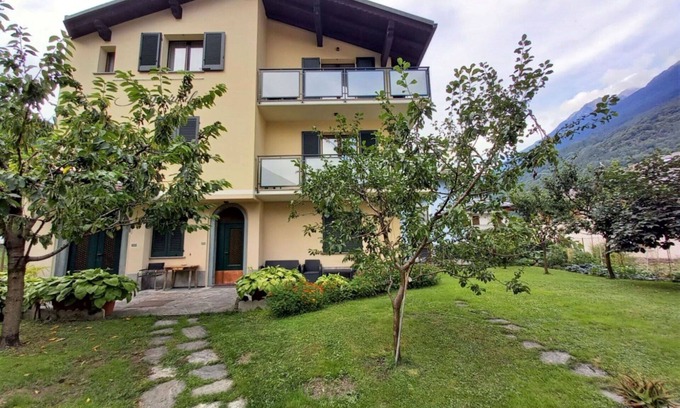Grosotto Apartment | Beautiful apartment for 8 guests with WIFI, TV, terrace and pets allowed