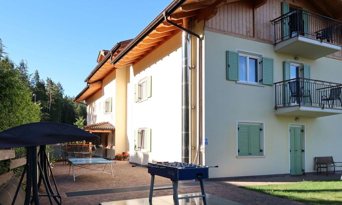 Ronzone Apartment | Beautiful apartment for 6 guests with WIFI, TV and balcony