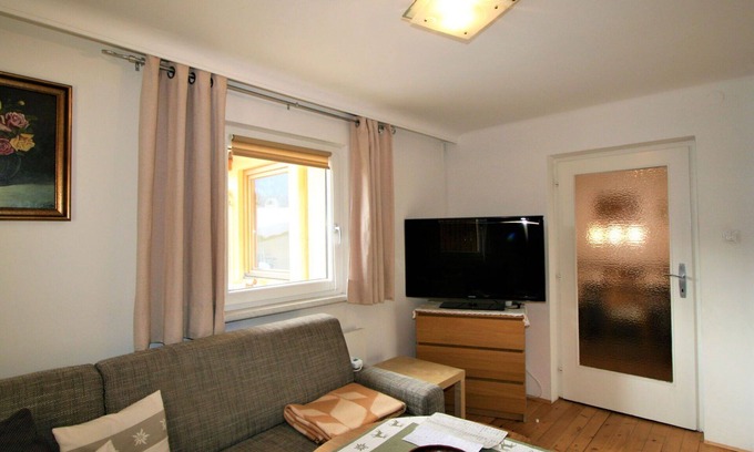 Axams Apartment | Beautiful apartment for 4 guests with TV, patio and pets allowed