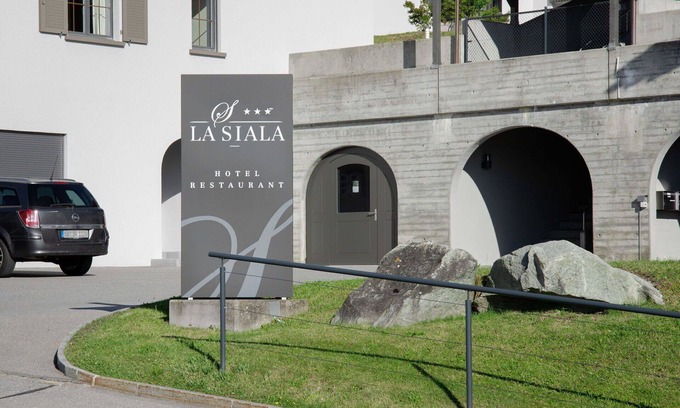 Falera Apartment | Beautiful apartment for 5 people with WIFI, pool, TV, balcony and panoramic view