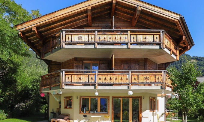 Chesieres Apartment | Beautiful apartment for 6 people with hot tub, WIFI and balcony