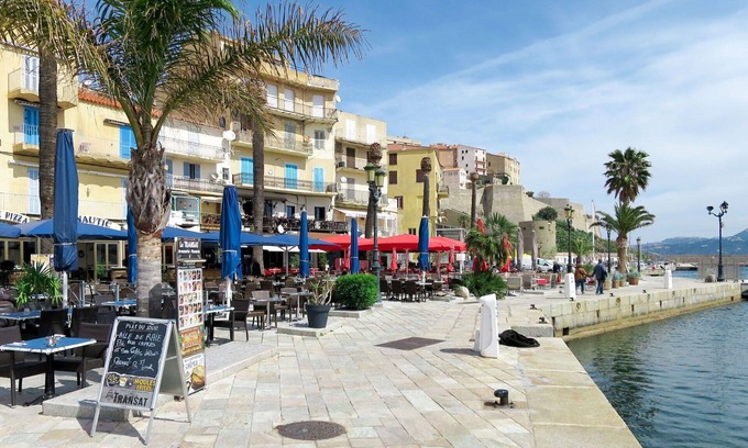 Calvi Apartment | Beautiful apartment for 2 guests with WIFI, pool, A/C, terrace and parking