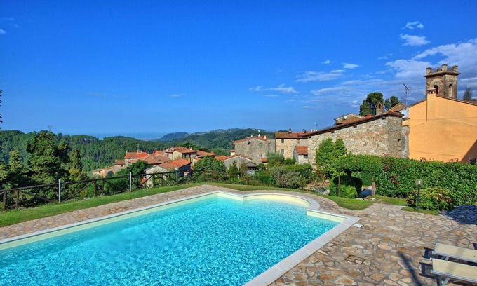 Massarosa Apartment | Beautiful apartment for 2 people with pool, WIFI, close to Viareggio
