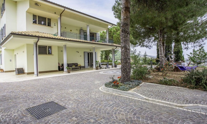 Pineto Apartment | Beautiful apartment for 4 guests with WIFI, A/C, TV, terrace, pets allowed and panoramic view