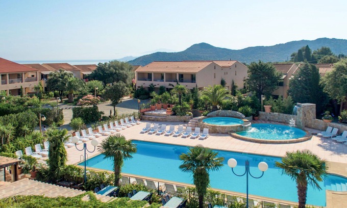 L'Ile-Rousse Apartment | Beautiful apartment for 4 people with WIFI, pool, A/C, TV, terrace and pets allowed