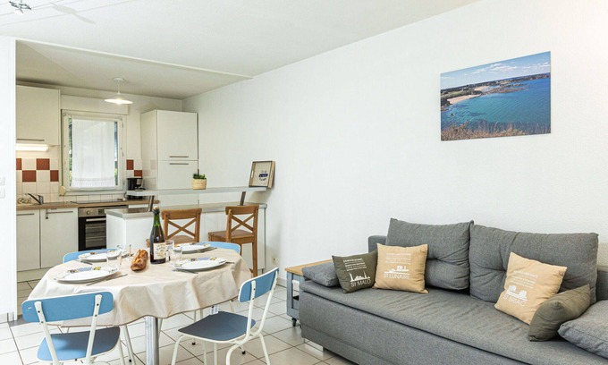 Pleurtuit Apartment | Beautiful apartment for 4 guests with WIFI, TV, terrace and parking