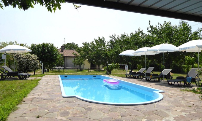 Silea House | Beautiful apartment in villa for 4 people with A/C, WIFI, pool and patio