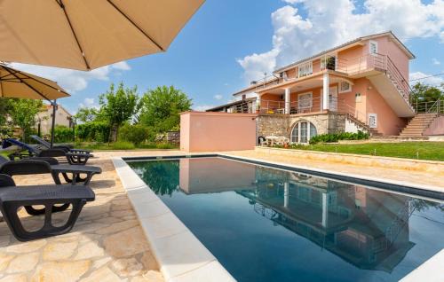 Cres Apartment | Beautiful Apartment In Malinska