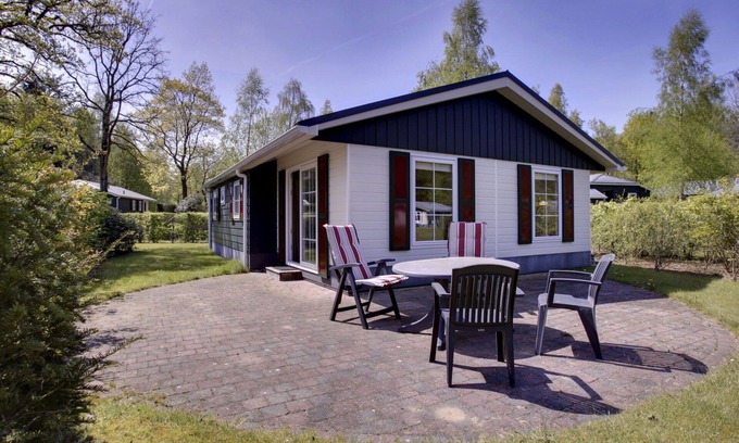 Municipality of Dalfsen House | Beautiful apartment in villa for 4 people with pool, WIFI, TV and terrace