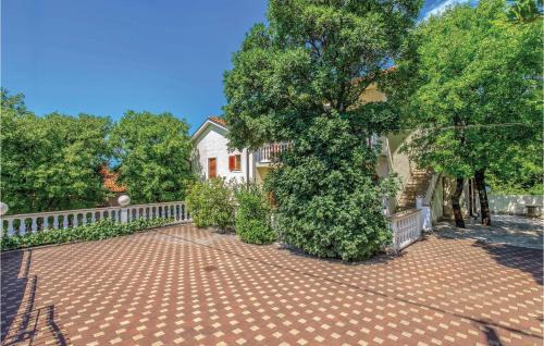 Povile Apartment | Beautiful Apartment In Povile With Wifi
