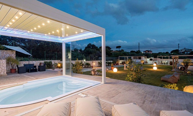 Eden Beach Villa | Beautiful apartment in villa for 3 people with WIFI, A/C, pool, TV and patio