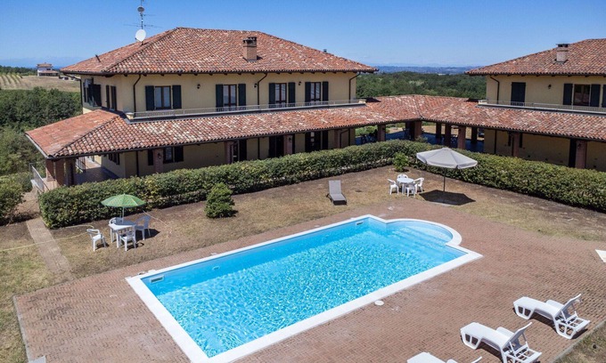 Mombaruzzo Apartment | Beautiful apartment for 12 people with pool, WIFI, TV, balcony and pets allowed
