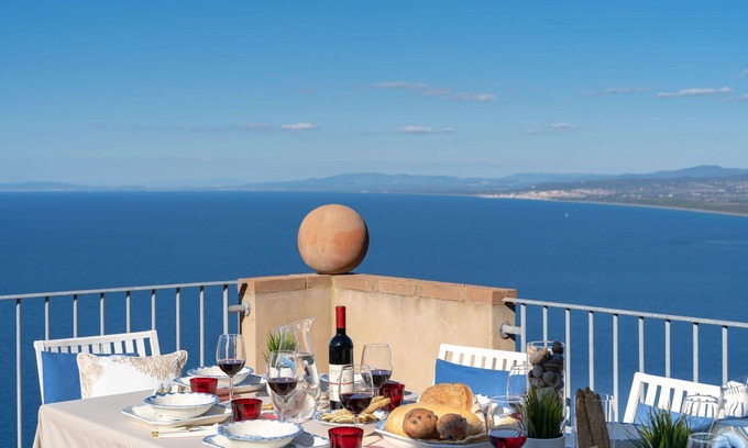 Populonia Other | Beautiful apartment for 10 guests with A/C, WIFI, TV and panoramic view